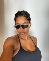 How could I not share this photo- the skin has been hard to maintain. We've  had our ups and downs. However, today it's looking amazing. Look at my  story to see what