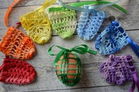 Dorośli mogą spróbować swoich sił w stworzeniu pisanek decoupage czy pisanek na szydełku. Pisanka Na Szydelku Pokrycie Zestaw 8 Recznie Szydelkowane Etsy