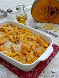 Sfumate con il vino bianco (foto 2) e nel frattempo tagliate a cubetti la zucca (foto 3). Pasta Al Forno Con Zucca E Salsiccia Senza Burro E Besciamella
