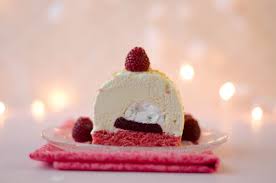 La Voici La Voila Ma Jolie Buche Rose De Noel L Annee Derniere Je Vous Avais Propose Ma Buche Clementine Biscuit Rose De Reims Dessert Gateaux Et Desserts
