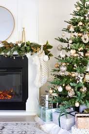 60 Minimalist Christmas Decoration On A Budget Christmas Interiors Minimalist Christmas Decor Minimalist Christmas