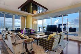 Rug Wood Flooring Living Space Beautiful Apartment With Amazing Views In Vancouver Canada Apartamentos De Lujo Hogar Aticos