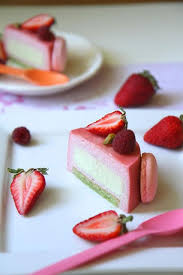 Mousse A La Fraise Des Bois Wild Strawberry Mousse For This Entremet Mariee By Hidemi Sugino Desserts Sweet Recipes Individual Desserts