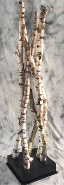 colonne de troncs de bouleaux eclaires bouleau tronc branches de bouleau