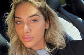 Ellen Winstanley's Instagram, Twitter & Facebook