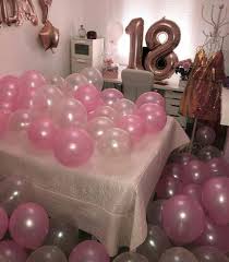 Eighteenth 18th Birthday Photoshoot Ideas With Friends Pin De Bella Michaels Felt Em Eighteenth Birthday Ideas Em 2020 Ideias De Decoracao De Aniversario Ideias Surpresas Festa Simples Aniversario