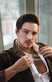 Vadhir Derbez Alejandro González Torres Prince nació el 18 de febrero de  1991 en la Ciudad de México. Es hijo del reconocido actor y comediante  Eugenio Derbez y de Silvana Prince. Tiene