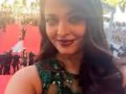 At Cannes, the Red Carpet Waits. But First Let Me Take a Selfie