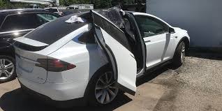 As the number of people who've received their tesla model x increases, so do the various bugs and glitches their new owners are noticing. Tesla Model X Clipped One Of Its Falcon Wings On A Garage Door Gallery Electrek