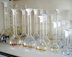 صورة الدورق الحجمي (Volumetric Flask)