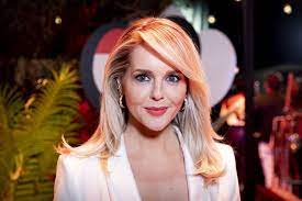 She had parts in the preacher, full moon party and deuce bigalow: Chantal Janzen Afraid Of Criticism Who Is Waiting For Me Ruetir