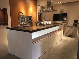 details zur siematic musterkuchen grifflose insel kuche von patt einrichtungen gmbh in bergisch gladbach ausstellungskuchen a musterkuchen moderne kuche kuche