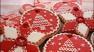Hide easy christmas cookie decorating ideas how to decorate christmas cookies with icing if you are new to cookie decorating you may think that it can be difficult to do. How To Decorate Christmas Cookie Ornaments Day 3 Of The 12 Days Of Christmas Youtube