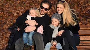 Michelle hunziker's bunion is crying for birkenstocks: Michelle Hunziker Uber Ehe Mit Tomaso Trussardi Ganz So Einfach Ist Es Nicht