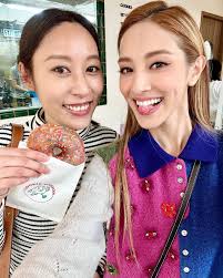 Chill Out and Cheer Up 😜🍩🌈 @ghlchan #chillout #cheerup #feelsocool  #makeup #飄眉 #霧眉 #內眼線 #角蛋白美睫 #半永久化妝 #陳凱琳