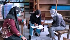 Smk penerbangan bina dhirgantara berdiri di gawanan sejak tahun 1987, awal berdirinya sendiri tahun 1971 di sma negeri 1 solo, tapi pada tahun 1985 pindah di gawanan , pada saat itu di gawanan hanya terdiri dari kelas 3 saja. Gudep Smk Penerbangan Bina Dhirgantara Gelar Lomba Foto Kreasi Times Indonesia