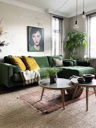 Je vous propose de visiter une maison dont la récup' et les objets vintage sont au coeur de la décoration. Influencers Marketing Jellina Detmar Interieur Styling Blog Deco Canape Vert Decoration Maison Deco Maison Interieur