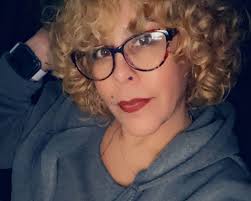 Melissa Rossy's Instagram, Twitter & Facebook