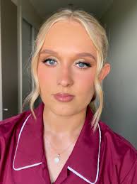 The lovely, gorgeous, stunning Ava 🙌🏼 The evolution of making the gals  laugh for a pic, they're definitely not laughing with me 🥲 #formalmakeup  #prommakeuo #abbyjmua #makeupartist #2026prom