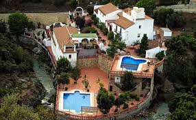 Casas rurales de ensueño para vivir todo el año o cuándo lo desee, disponemos de más de 2.000 propiedades para ud, nos encargamos de todo. Casas Rurales Para Disfrutar Del Verano En El Interior De Malaga Diario Sur