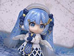 Vocaloid Hatsune Miku Glowing Snow Ver Nendoroid Good Smile Company Feb 2021 Japanshrine 2 0 In 2021 Hatsune Miku Vocaloid Herkunft
