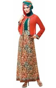 Tidak perlu cemas, tampilan kamu tidak akan terlihat kuno memakai batik, nih. 10 Model Gamis Batik Kombinasi Blazer Terbaru 2020