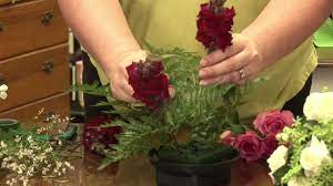 Lanterns, either modern or antique look very chic and find themselves in this post that lists down some amazing table centerpiece ideas that you can try out today. Floral Arrangements How To Make A Dining Table Floral Arrangement Youtube
