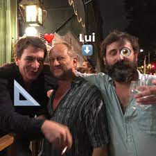 Teaser du film au poste !sortie en salles le 4 juillet 2018réalisé par quentin dupieuxavec benoît poelvoorde, grégoire ludig, marc fraize, anaïs demoustier,. Au Poste Ou L Ere Du Poste Apocalyptique Critique