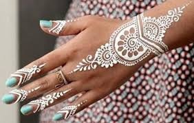 Di dalam aplikasi ini ditampilkan ratusan motif henna mulai dari yang sederhana hingga yang kompleks. Henna Tangan Simple Dan Mudah