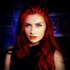 Anna Mello's Instagram, Twitter & Facebook