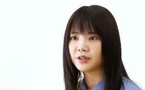 彼女は 教育ママ です。 かわいそうな子供達。 (かのじょ は きょういく まま です。 かわいそうな こどもたち。) персона первая: ã„ãã‚‚ã® ãŒã‹ã‚Š å‰å²¡ å¹´é½¢