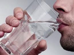 انتفاخ البطن بعد شرب الماء أسبابه وأعراضه وطرق تجنبه زيادة