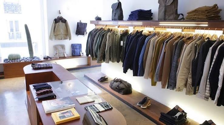 30 Rue de Charonne – Un concept-store de mode iconique du quartier de Charonne, mêlant mode intemporelle et sélection internationale de créateurs.