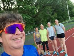 Learning to run by effort in summer heat