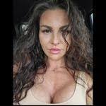 Lara Roberge's Instagram, Twitter & Facebook