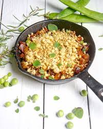 Ma Cuisine A Moi Mon Crumble De Petits Pois Carottes A La Poele Petits Pois Carottes Petit Pois Carotte Poele