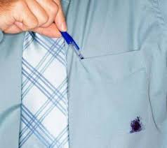 Essayez le lait très chaud: Comment Enlever Une Tache De Stylo Bille Guide Astuces