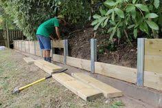 6 Facons De Retenir La Terre Dans Son Jardin Jardin En Pente Amenagement Jardin En Pente Et Marches Jardin