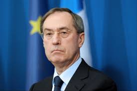 Le président de la commission est payé 27 903,32 € brut par mois (soumis à l'impôt communautaire), plus une indemnité mensuelle de logement. Campagne De Sarkozy Gueant Dement Avoir Touche De L 39 Argent Libyen Tribune De Geneve