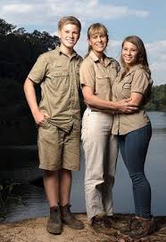 The late steve irwin's father, bob irwin talks about not being invited to bindi's wedding and settles all when bindi irwin marries her longtime boyfriend, chandler powell, at australia zoo in 2020, her. 100 Steve Irwin Ideen Steve Irwin Australien Beruhmte Graber