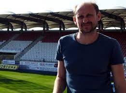 Marek pospíchal je divadelní a televizní herec. Fc Vysocina Jihlava Marek Pospichal Jihlave Fandim Dodnes