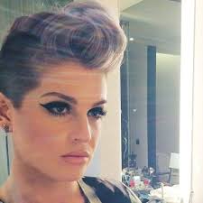 Kelly osbourne black straight short hairstyle. Undercut Short Hair Inspiration Pastel Hair Purple Hair Violet Hair Kelly Osbourne Short Hair Styles Hair Inspiration Beautiful Hair