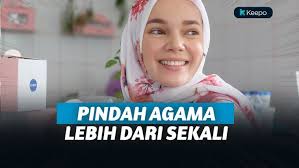 Maybe you would like to learn more about one of these? 6 Artis Tanah Air Ini Sudah Berulang Kali Pindah Agama