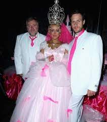 Im ballkleid art von hochzeitskleid, bleibt das zentrum des fokus die obere hälfte des körpers. Die Schlimmsten Hochzeitskleider Der Welt