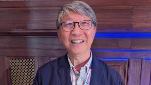 Chcete vyrábět čipy? Připravte si biliony, vzkázal v Praze bývalý šéf TSMC 