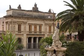 Sicile Italy Teatro Municipale Piazza Xvi Maggio Noto Noto Wikipedia In 2020 Sicily Italy Sicily Architecture