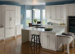 Sedona shaker cabinet doors with straightforward contemporary touches bring fashionable elegance to any home from homecrest cabinetry. Homecrest Cabinetry Casual White Kitchen Kitchen Other By Masterbrand Cabinets Inc