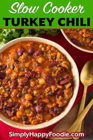 This Delicious Slow Cooker Turkey Chili Recipe Has Ground Turkey Beans Vegg Slow Cooker Chili Recipe Slow Cooker Turkey Chili Slow Cooker Turkey Chili Recipe