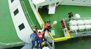 Le capitaine et deux membres d'équipage sous mandat d'arrêt