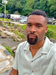 I am still 17 years old 🥺🇱🇰 . These are the pictures I drew 🥰. I would  love to hear your thoughs